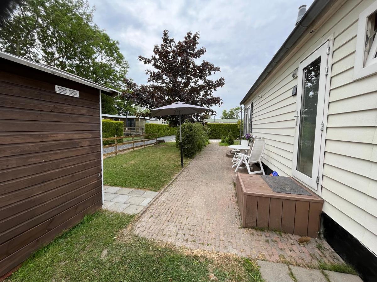 Rustig Chalet 4 Personen Op Recreatiepark De Friese Wadden Tzummarum Buitenzwembad Aanwezig Op Het Park Villa Buitenkant foto