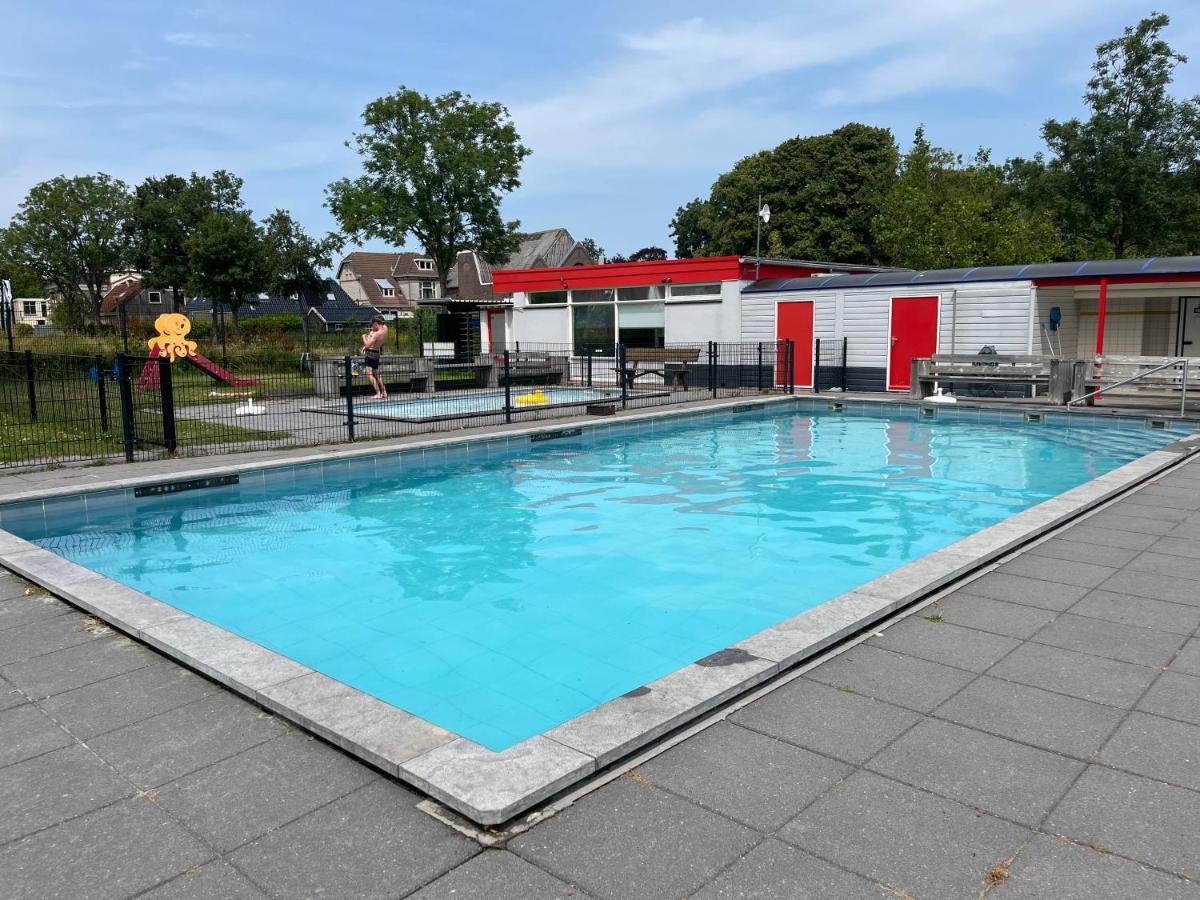 Rustig Chalet 4 Personen Op Recreatiepark De Friese Wadden Tzummarum Buitenzwembad Aanwezig Op Het Park Villa Buitenkant foto