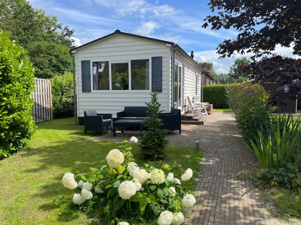 Rustig Chalet 4 Personen Op Recreatiepark De Friese Wadden Tzummarum Buitenzwembad Aanwezig Op Het Park Villa Buitenkant foto